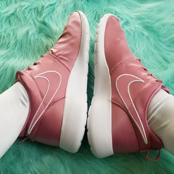 Nike Roshe One - Picture 3 of 6